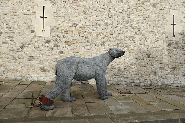Image of a polar bear statue in front of a white stone wall